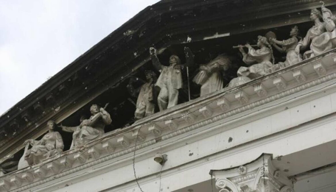 Obaveštajni podaci: Rusija će objaviti lažnu priču o bombardovanju Dramskog pozorišta u Mariupolju