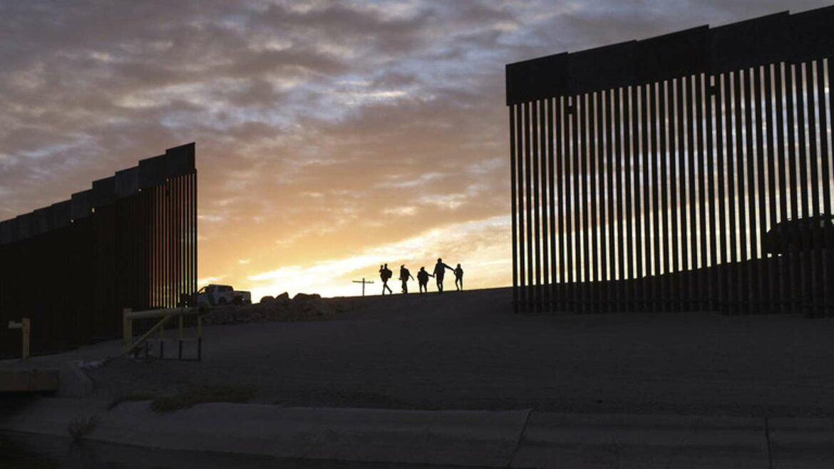 SAD će izgraditi granični zid uprkos Bajdenovim poricanjima