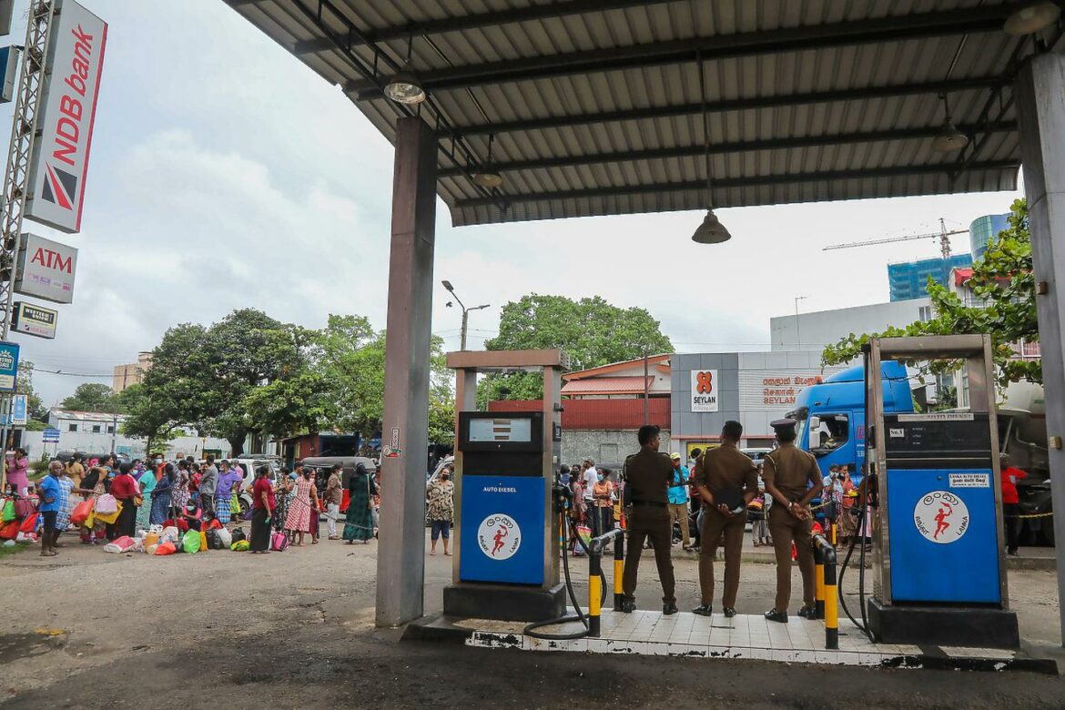 Teška ekonomska kriza u Šri Lanki, nestaju zalihe benzina