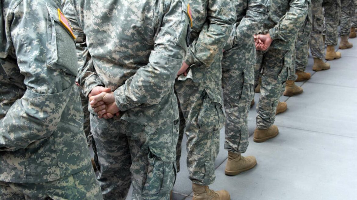 Stotine hiljada američkih vojnika moglo bi ostati bez posla