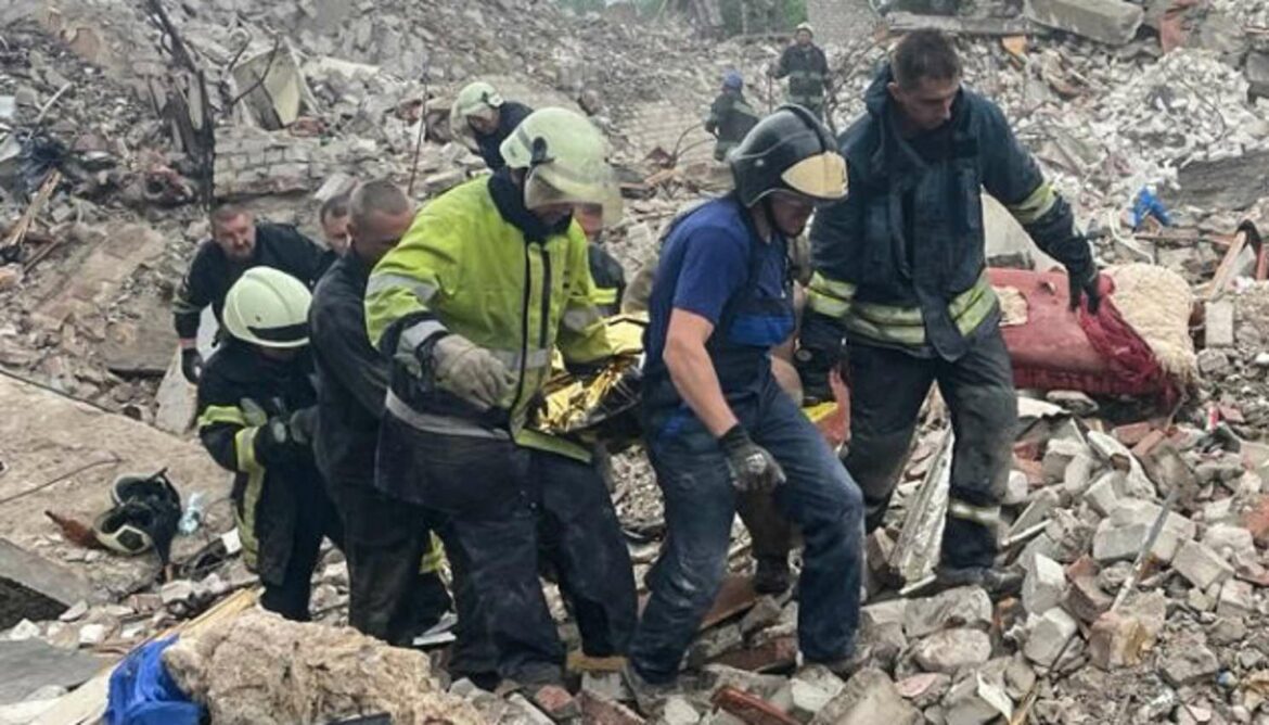 Tela 46 žrtava ruskog udara izvađena iz ruševina u Čašivom Jaru