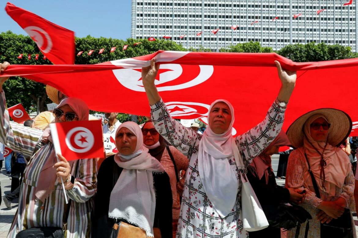 Protesti u Tunisu protiv nacrta novog Ustava, građani traže ostavku predsednika