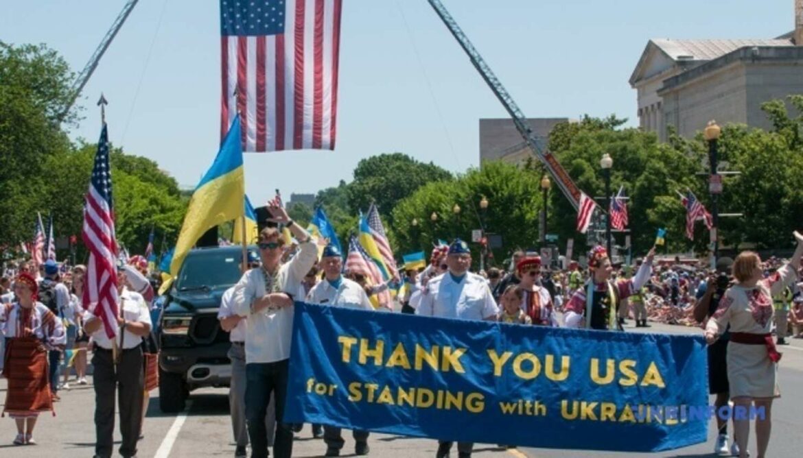 Ukrajinska delegacija na paradi povodom Dana nezavisnosti u Vašingtonu
