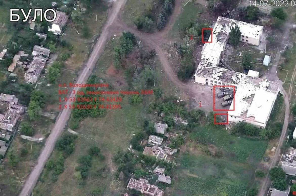 Ukrajinski artiljerci pokazuju uništeno rusko skladište municije
