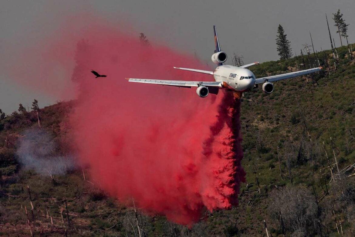 Vatrogasci počeli da obuzdavaju divlji požar u Kaliforniji