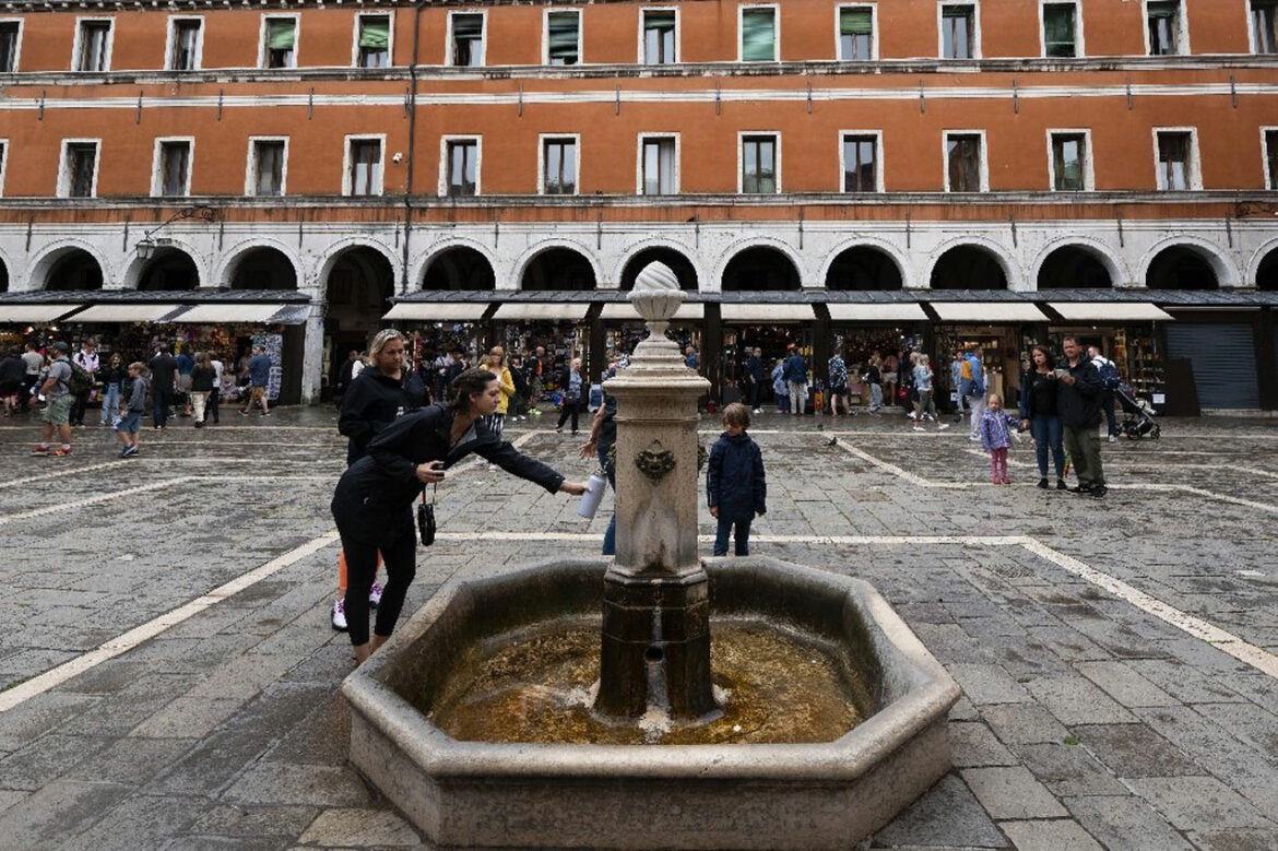 Vlasti Venecije mole turiste da piju vodu iz fontana