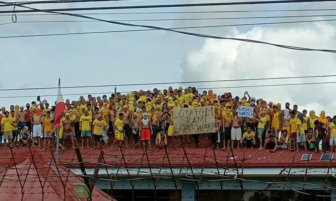 Zatvorenici na Filipinima protestuju na krovu zatvora zbog hrane