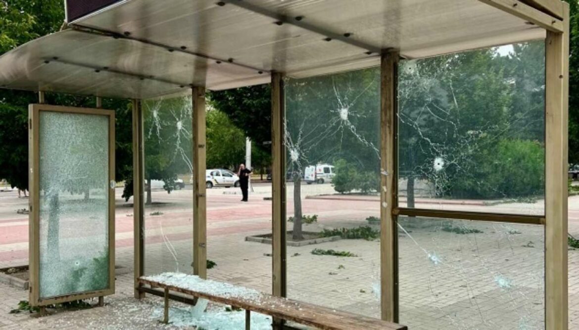 U udaru na autobusku stanicu u Nikolajevu jedna osoba preminula