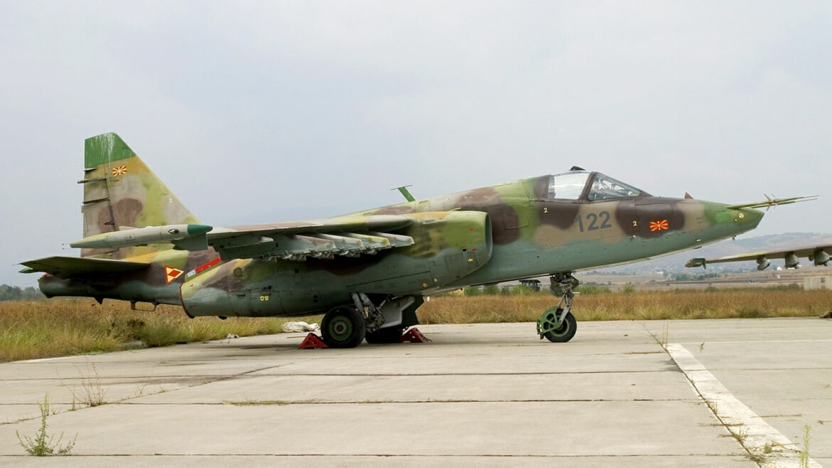 Severna Makedonija će Ukrajini dati četiri aviona Su-25