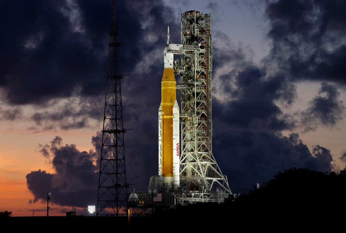 Džinovska nova raketa NASA se priprema za probno lansiranje ka Mesecu