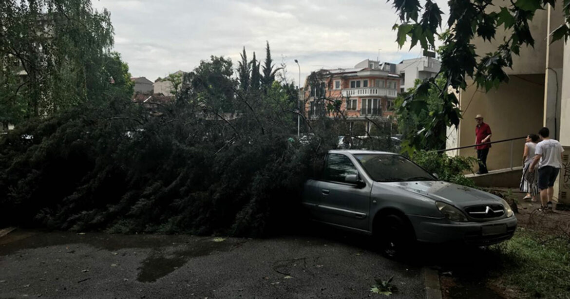 Olujno nevreme zahvatilo Skoplje