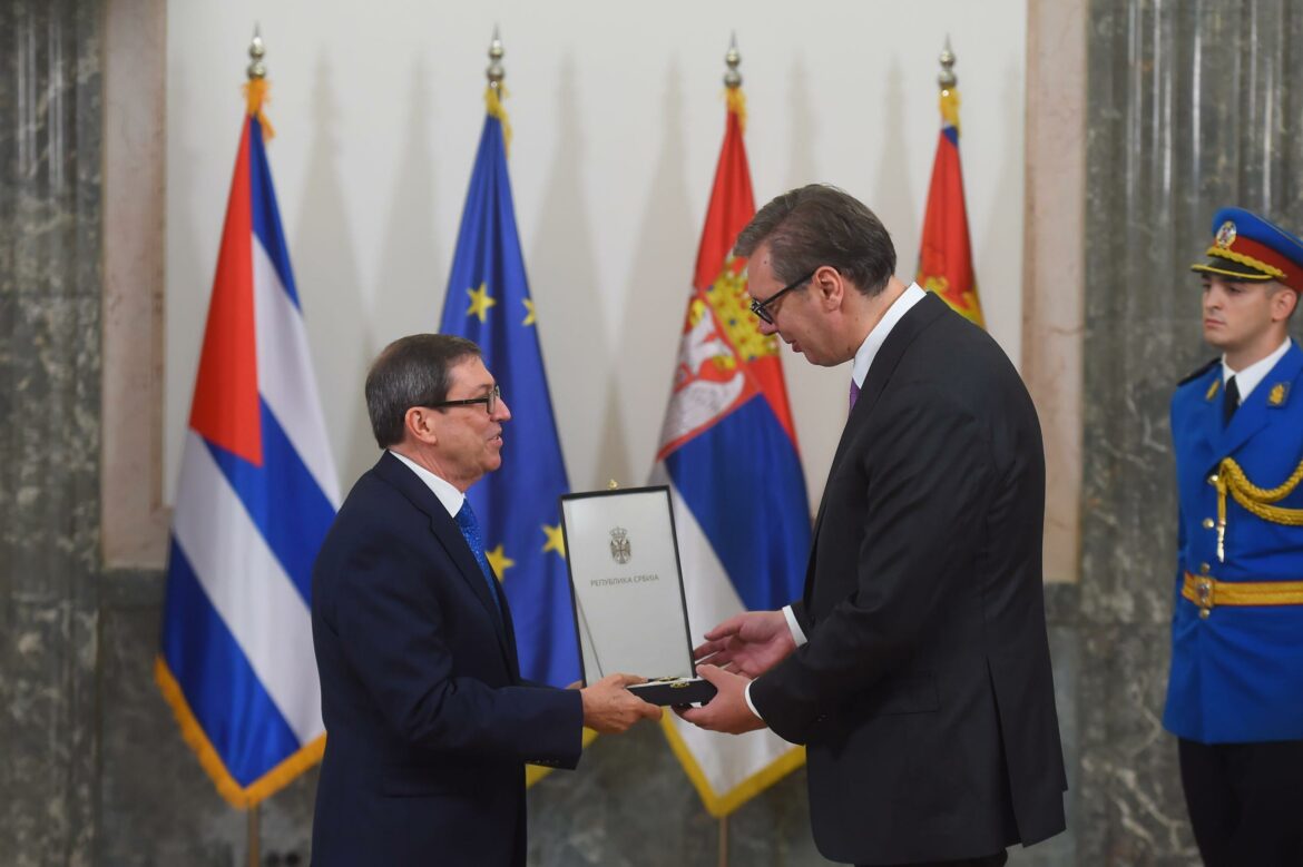 Vučić ministru spoljnih poslova Kube uručio Orden srpske zastave