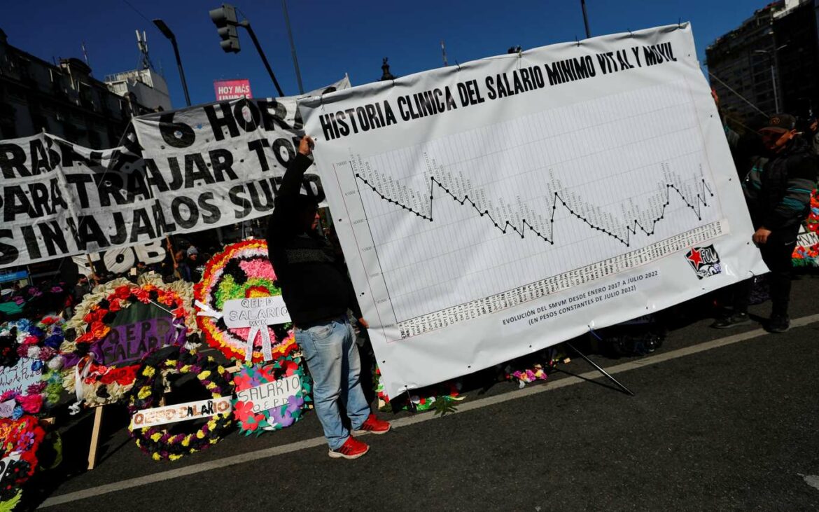 Argentinski radnici održali „sahranu za plate“