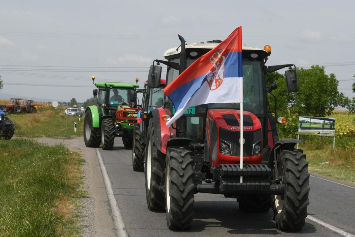 Poljoprivrednici blokirali puteve u Novom Sadu,  kažu da ostaju do daljeg
