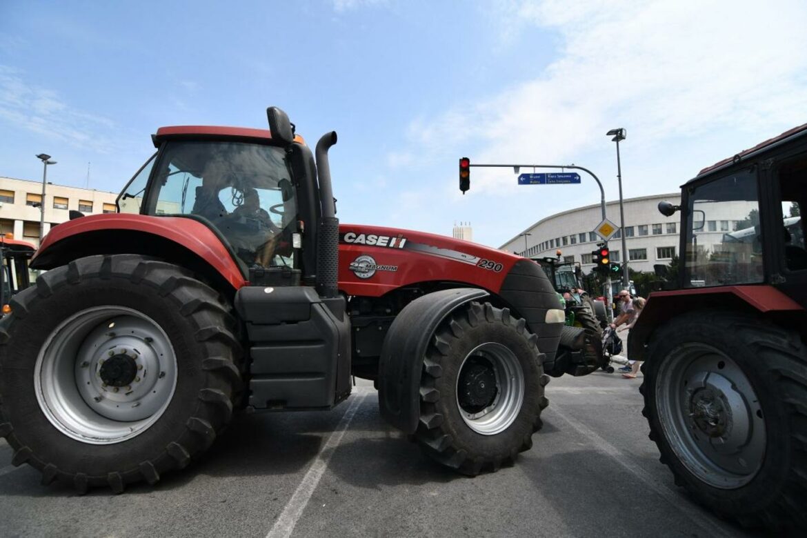 Poljoprivrednici blokirali izlaze iz Pančeva, protesti i u Vršcu i Novom Sadu