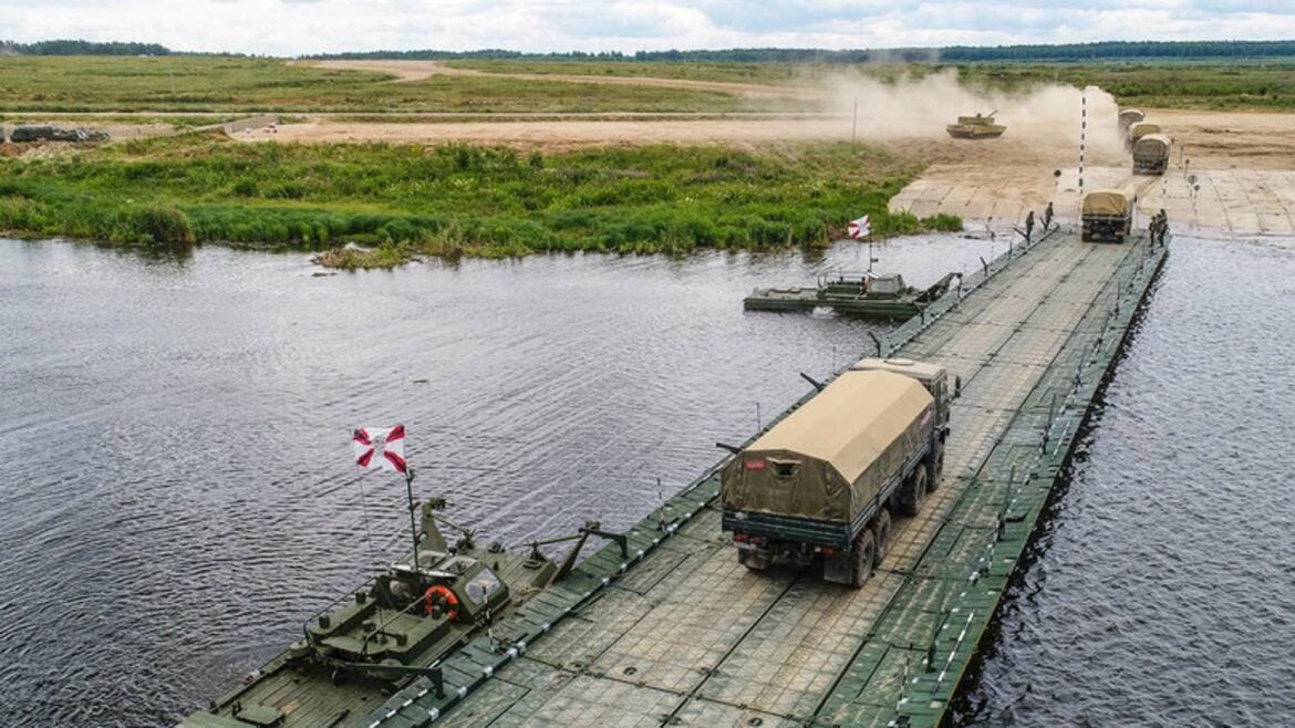 Ruske snage grade most preko reke Dnjepar
