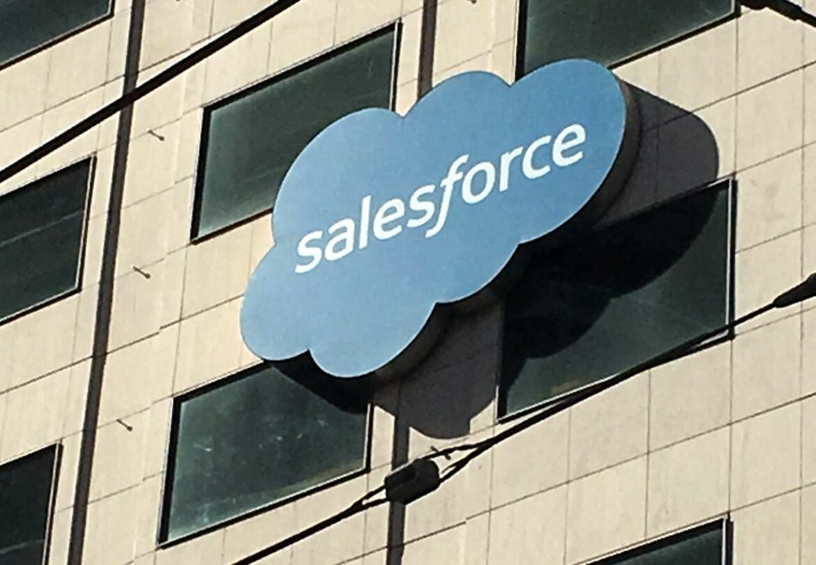 Salesforce smanjuje predviđanje godišnjeg prihoda