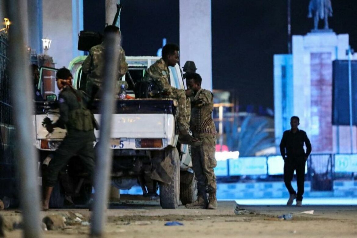 Naoružani ljudi upali u hotel u glavnom gradu Somalije, 20 mrtvih