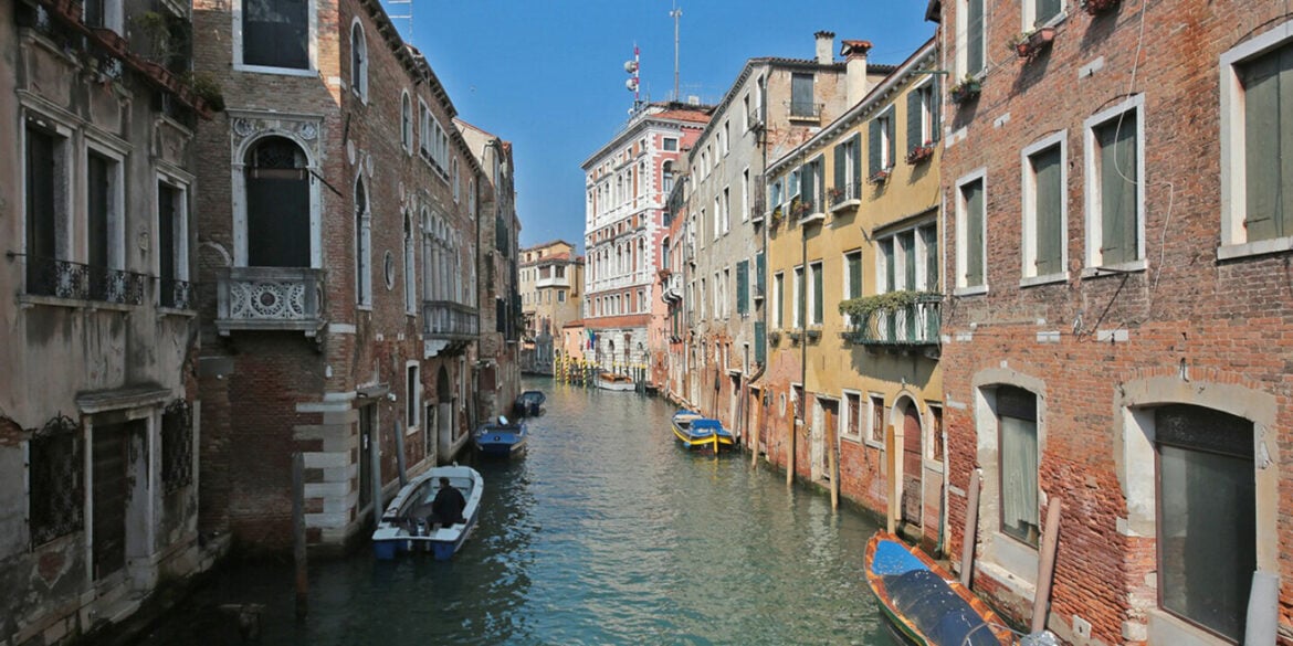 Venecija kažnjava turiste zbog vožnje niz Veliki kanal