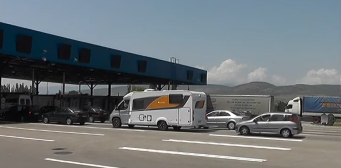 AMSS: Čekanja do sat i po za automobile na graničnim prelazima sa Crnom Gorom