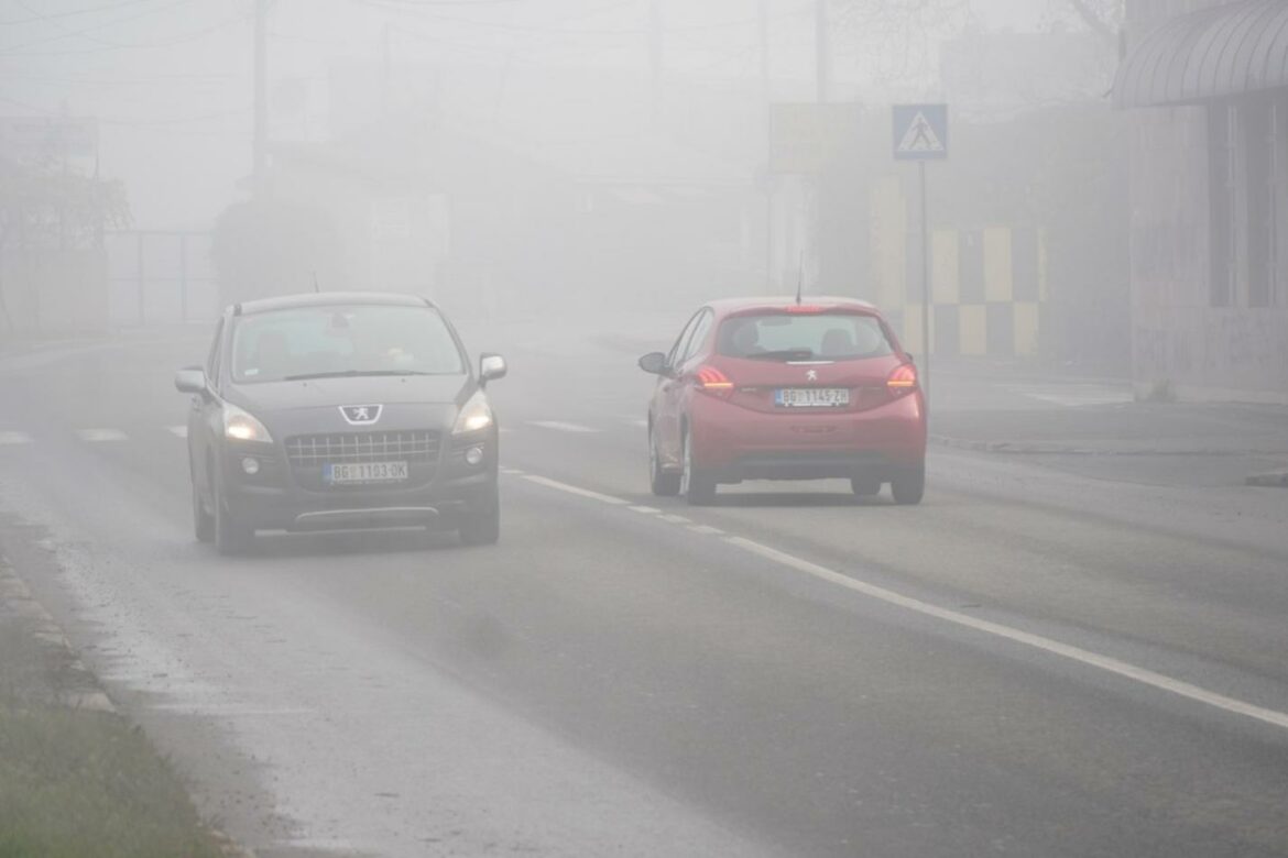 AMSS: Nepovoljni uslovi za vožnju zbog magle i vlažnih kolovoza