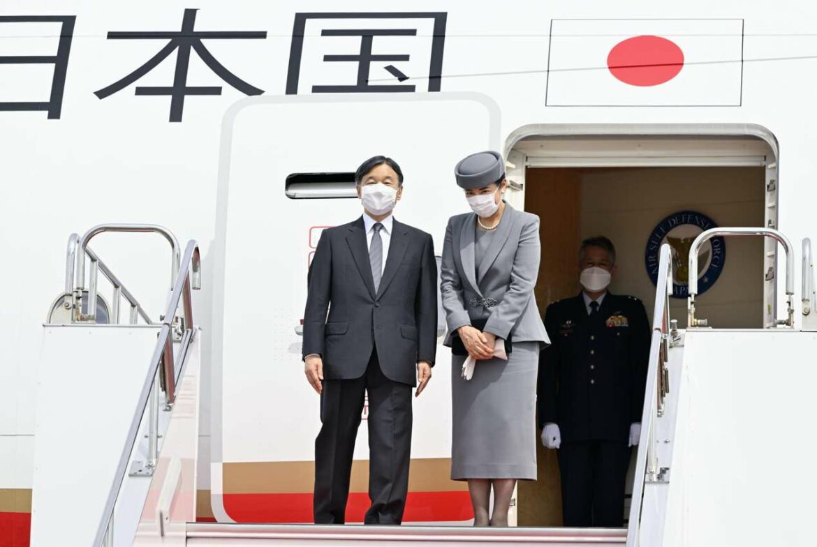 Japanski car, carica stižu u Britaniju na sahranu kraljice