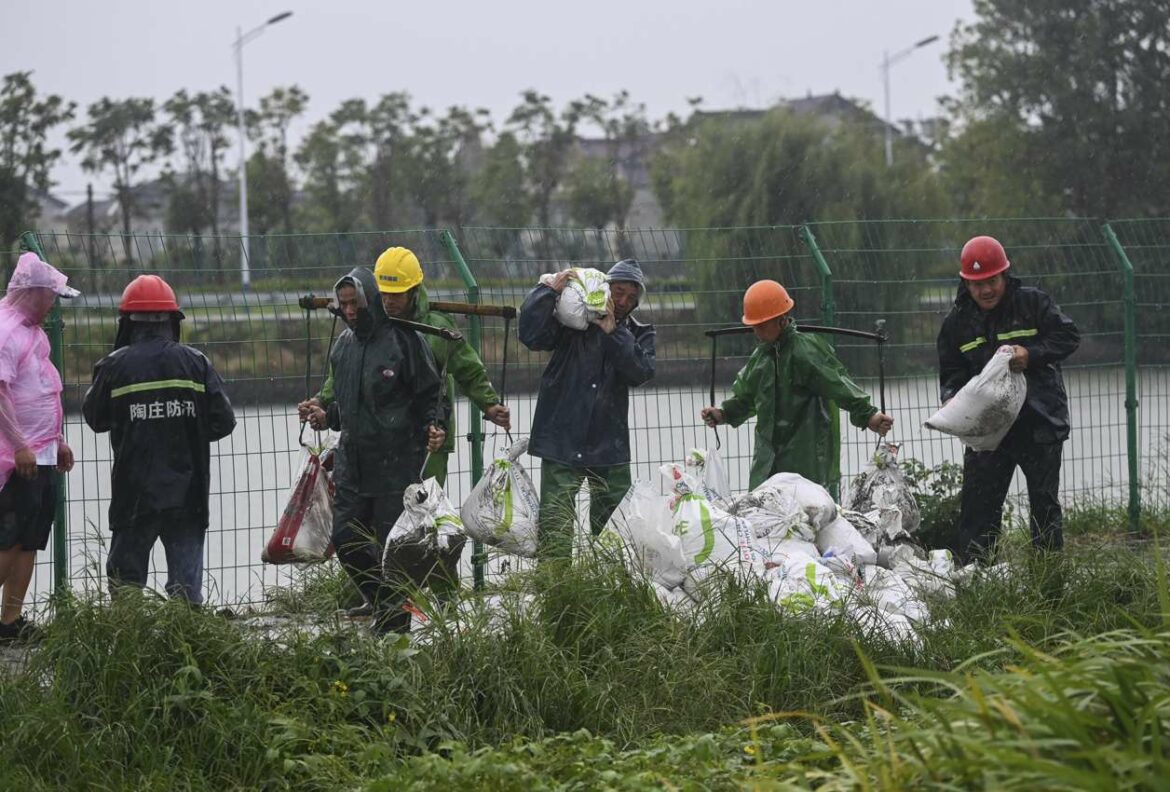 Kina: Oluja se proširila na istočnu obalu