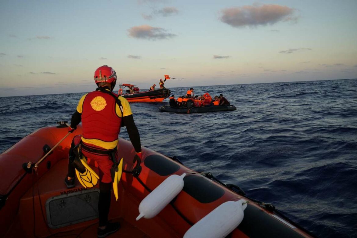 Brod sa migrantima potonuo u Sredozemnom moru, dve osobe nastradale