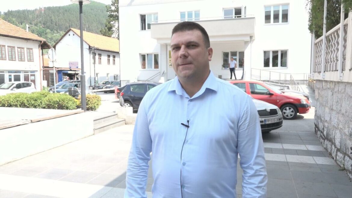 Poslanik Dveri: Vlast da ne povlači elemente državnosti sa Kosova i Metohije