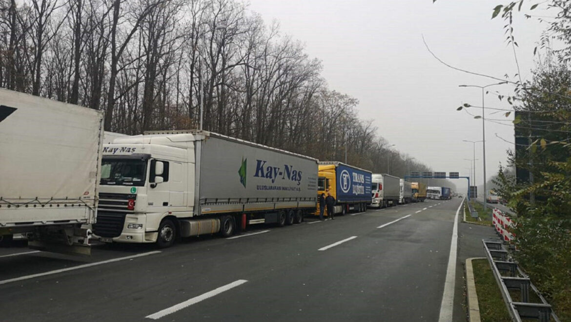 Na graničnom prelazu Kelebija teretnjaci čekaju šest sati