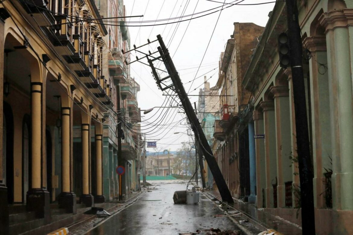Cela Kuba ostala bez struje zbog udara uragana