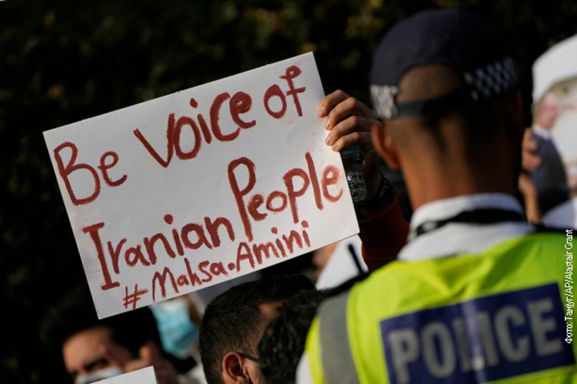 London: Neredi ispred ambasade Irana, petoro uhapšeno