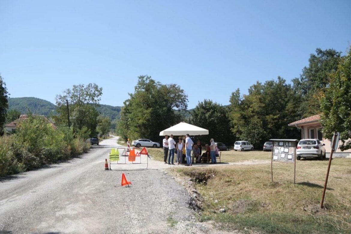 Meštani Pakovraća i Baluge odbili predloge institucija, nastavljaju blokade