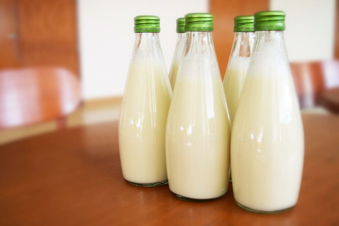 Država povećava premije za mleko sa 10 na 15 dinara po litru