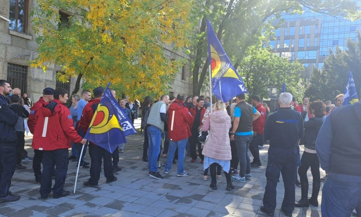 Protest sindikata Pošte, traže veće plate i bolje uslove rada