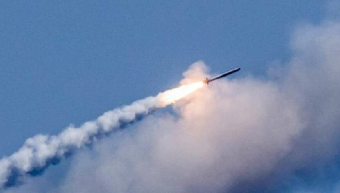 Rusi izveli raketni udar na centar grada Dnjepra