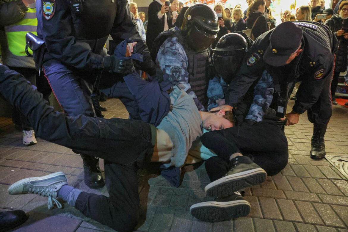 1.054 ljudi uhapšeno na protestima protiv mobilizacije