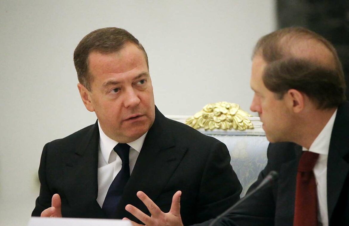 Medvedev: Pokušaćemo da svrgnemo vladu Zelenskog