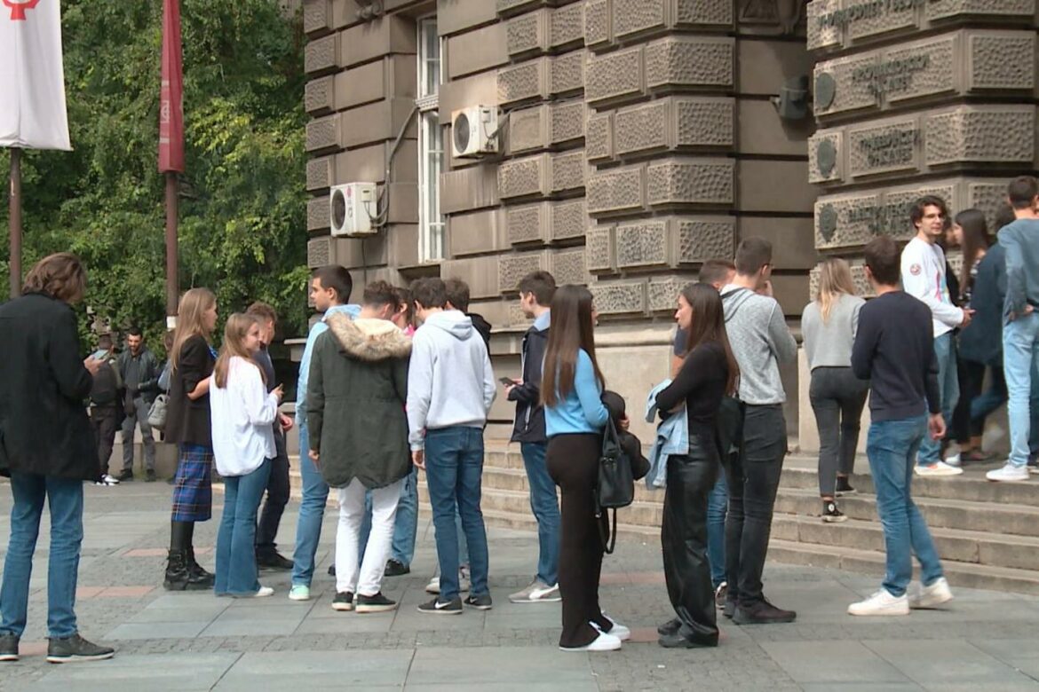 Stipendije za doktorande, učenike-mlade istraživače biće veće za 10 odsto