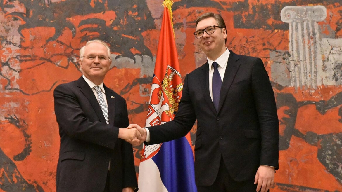 Vučić se sutra sastaje sa Hilom