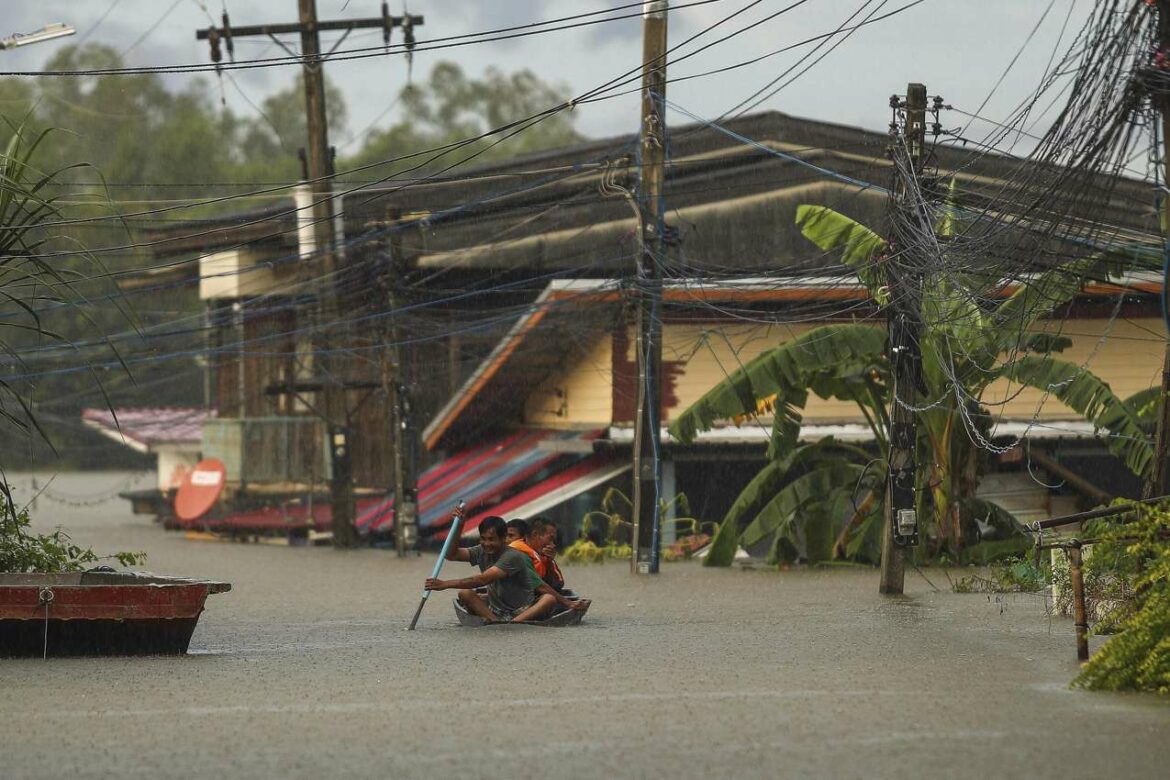 Šestoro ljudi stradalo u Tajlandu kad je vetar srušio krov pod koji su se sklonili od jake kiše