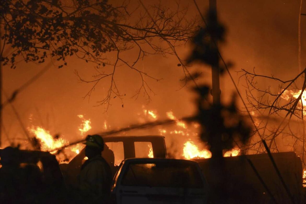 Mali grad u Misuriju „razoren“ požarom u subotu