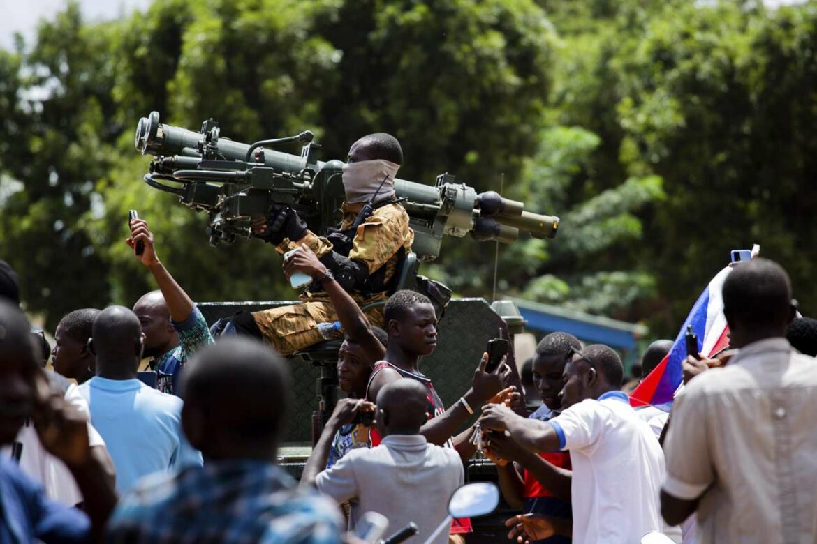 Zbačeni lider Burkine Faso napušta zemlju i odlazi u Togo