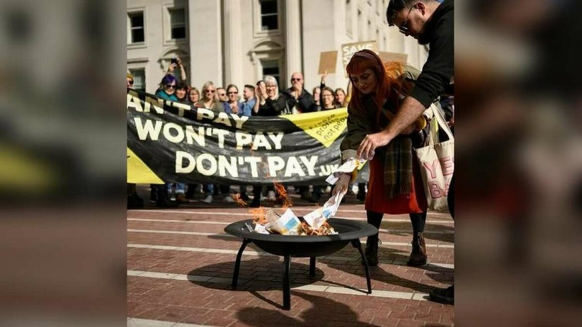 Britanci spaljuju račune za energiju u znak protesta zbog skoka cena
