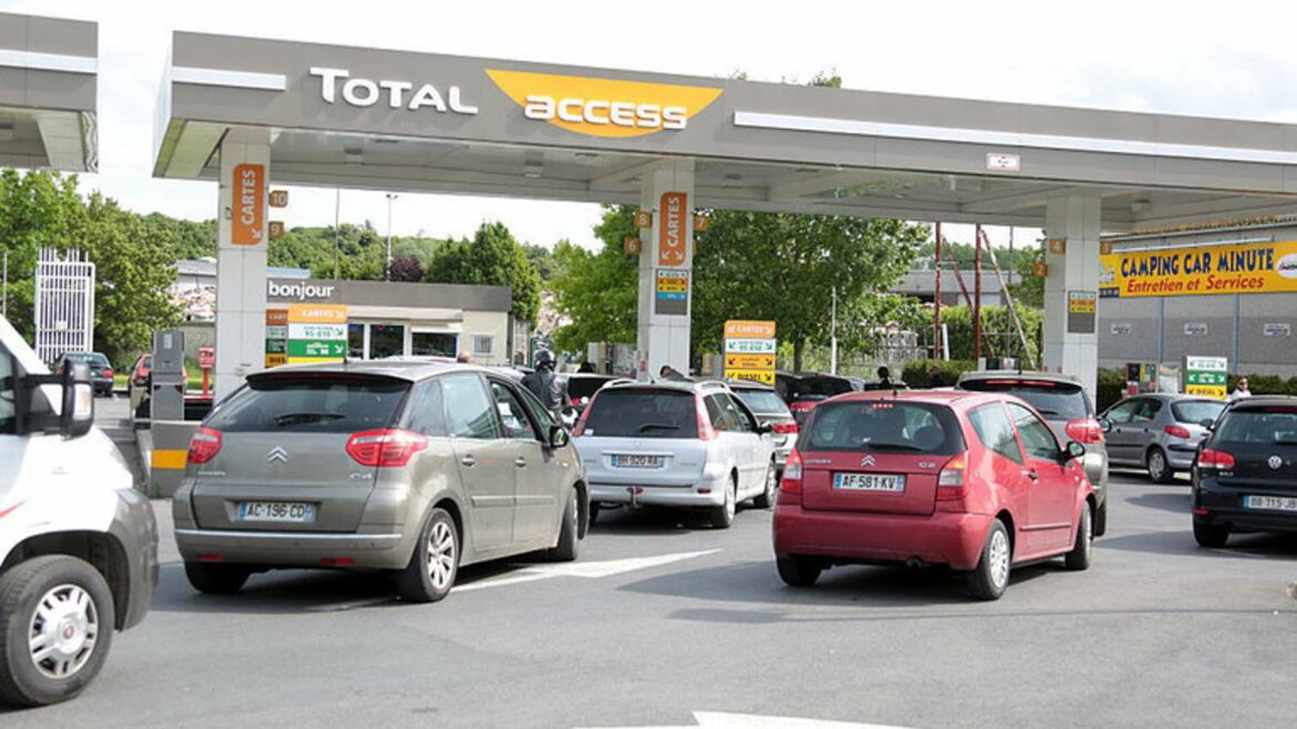 Francuske benzinske pumpe ostaju bez goriva zbog štrajka sindikata