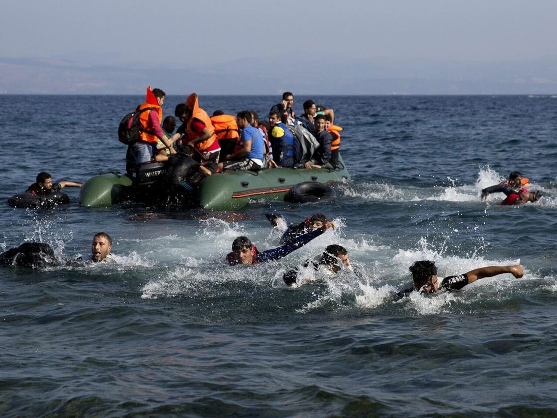Potonula jedrilica sa oko 100 ljudi blizu obala Grčke