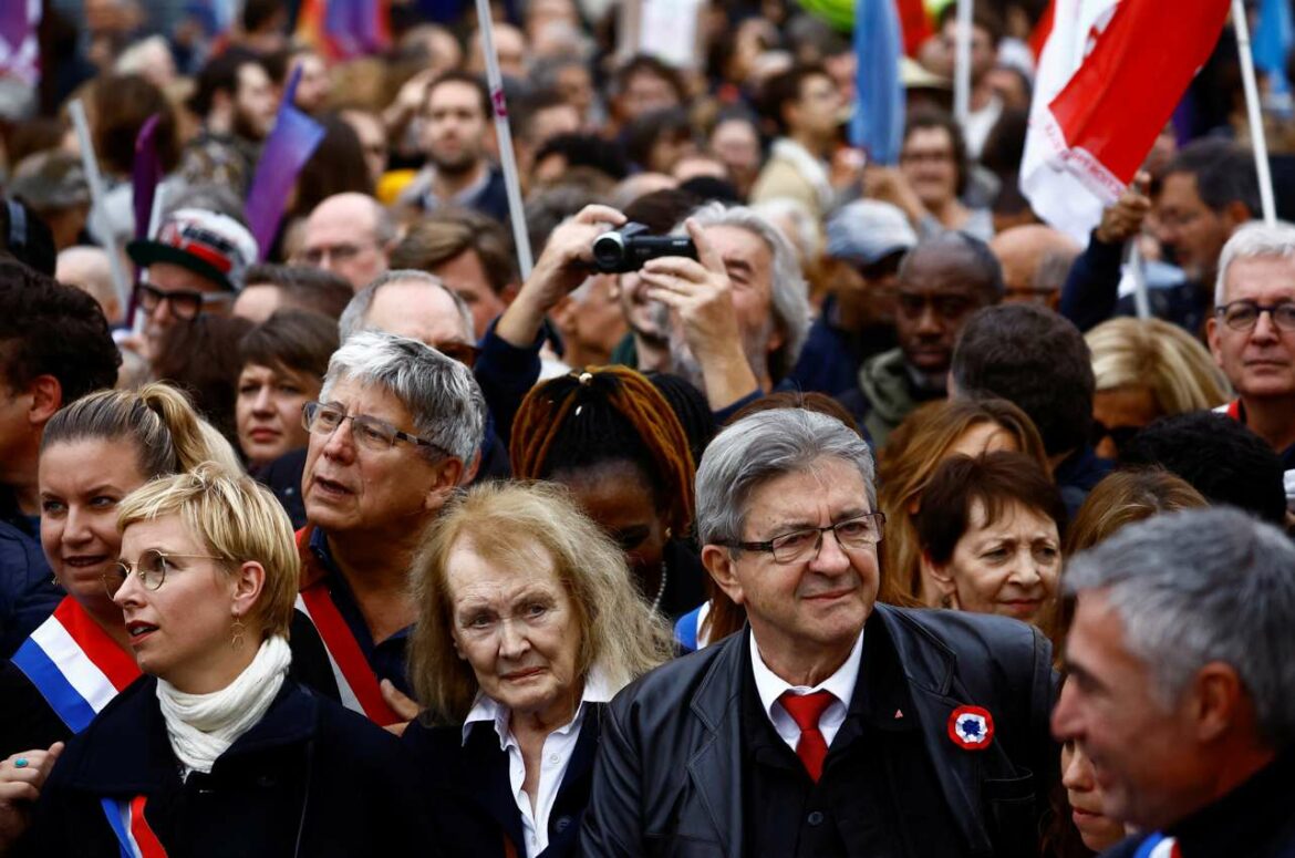 Hiljade ljudi izašlo je na ulice Pariza u znak protesta zbog skoka cena