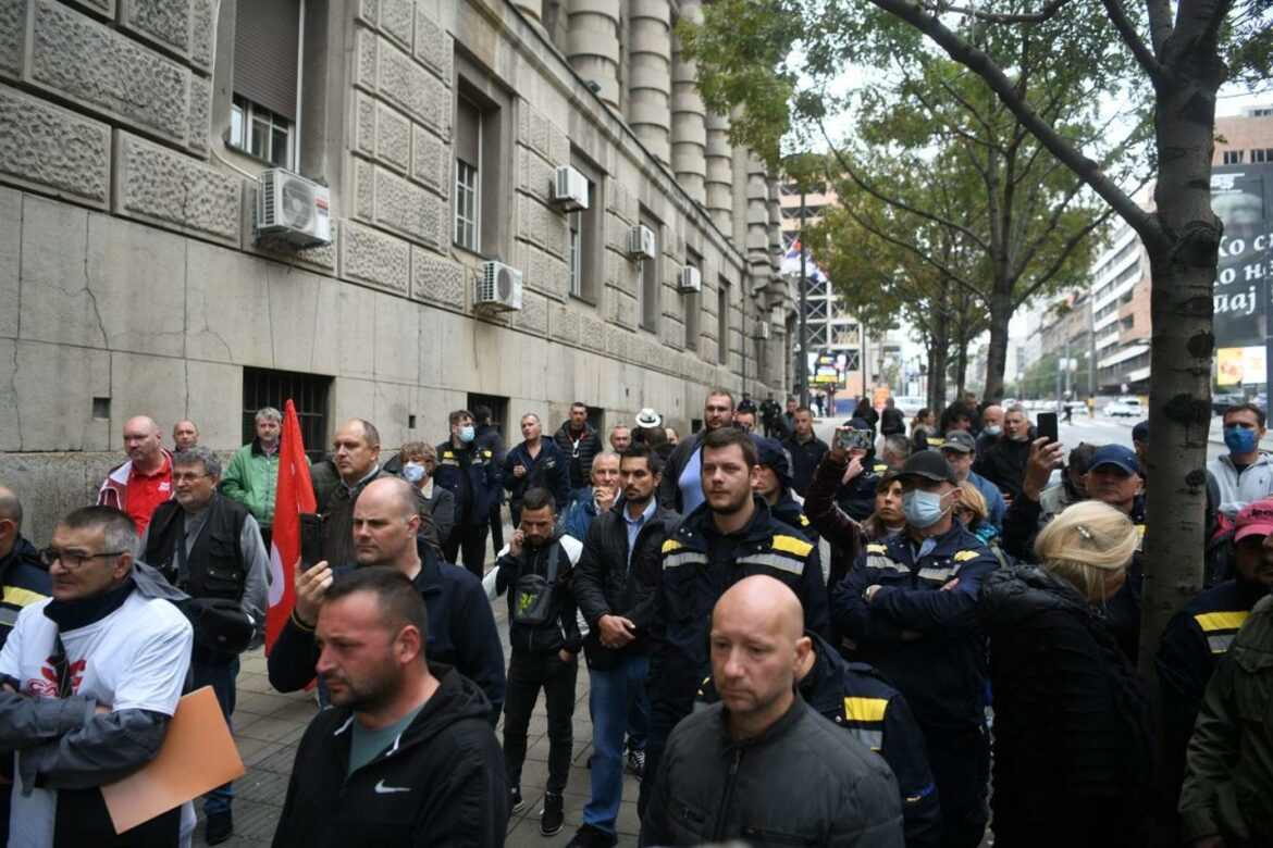 Protest radnika Pošte, traže novčanu pomoć