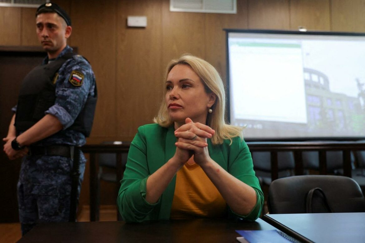 Ruska novinarka Ovsjanikova potvrdila da je pobegla iz kućnog pritvora