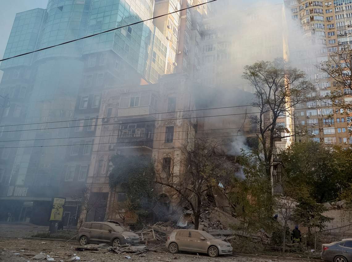 Ruski udari uzrokuju nestanak struje u većem delu Ukrajine, egzodus Hersona